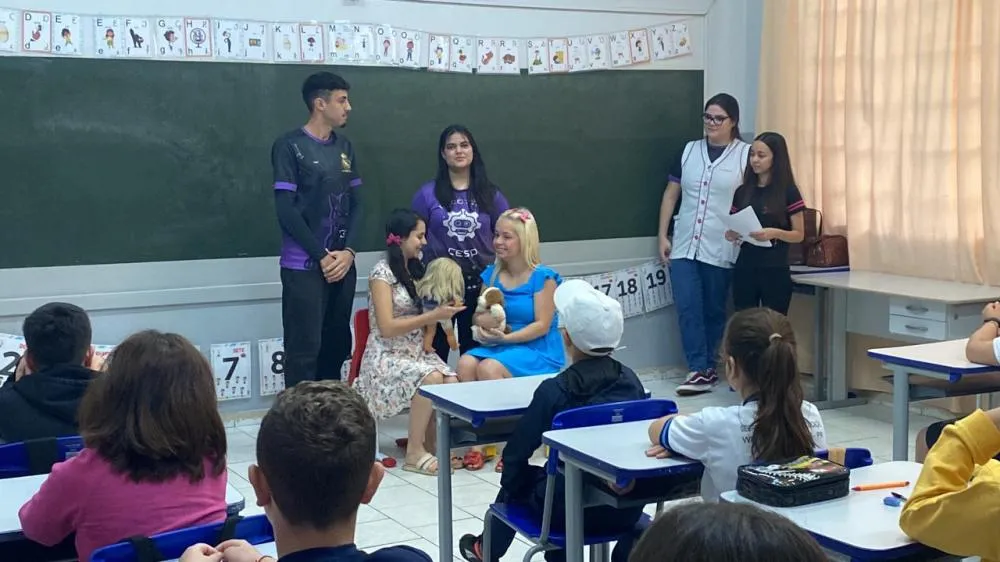 Estudantes de Wenceslau Braz abordam abuso sexual infantil em peça teatral impactante