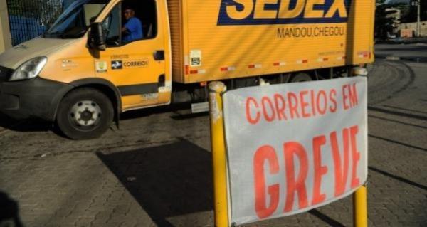 Trabalhadores dos Correios suspendem início de greve no Paraná