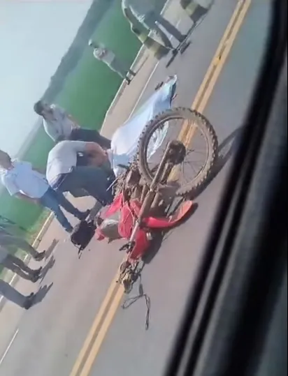 Acidente com moto mata pai e filho em rodovia de Castro