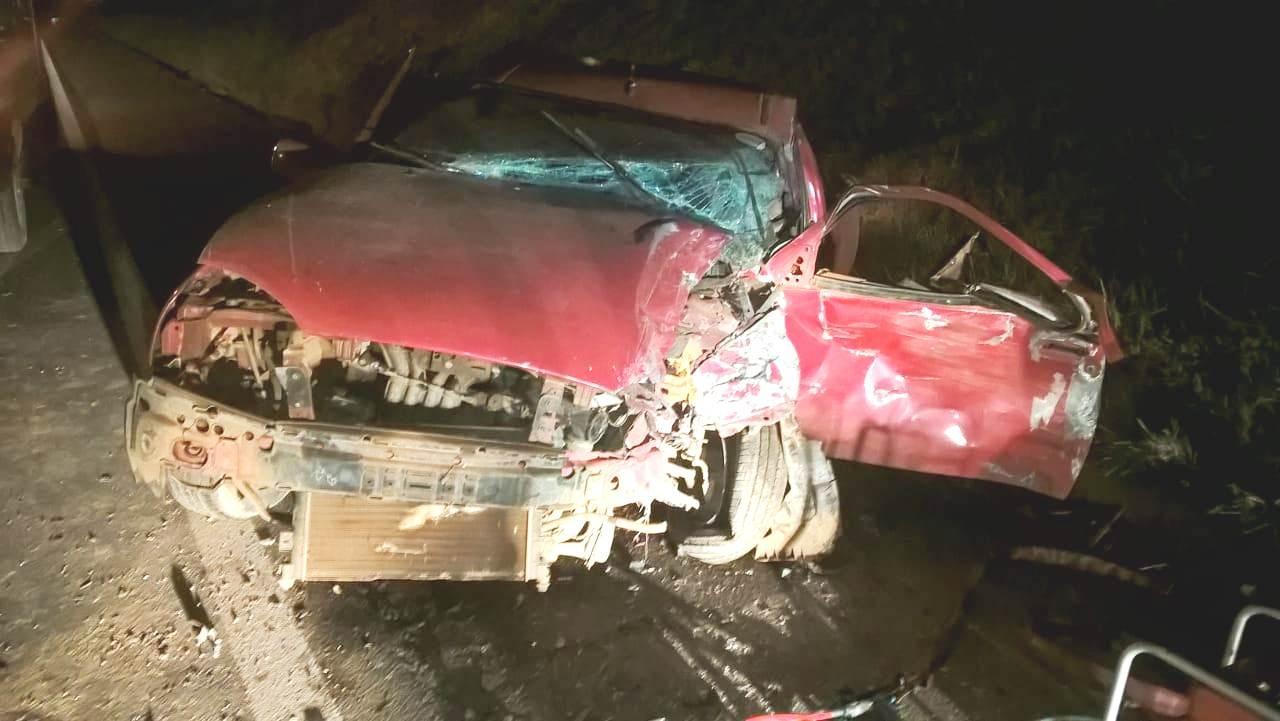 Acidente entre caminhão e carro deixa motorista gravemente ferido em Siqueira Campos