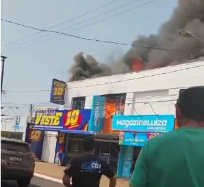 Incêndio no Centro assusta moradores de Taquarituba