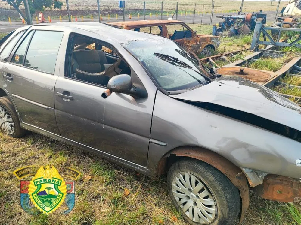 Colisão entre Hilux e Gol deixa motorista ferido