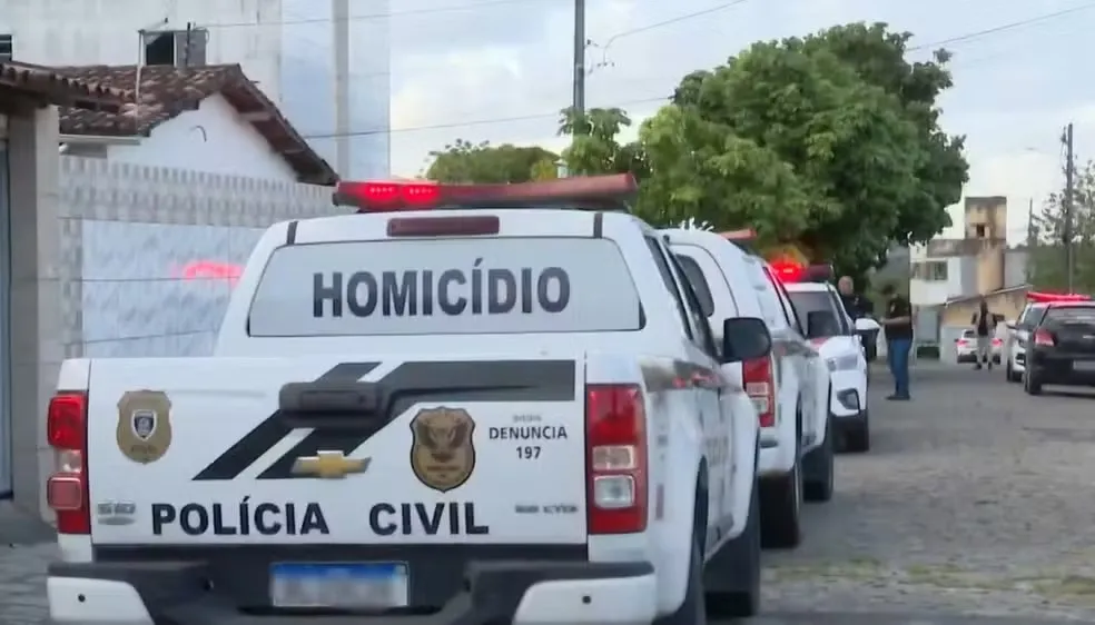 Mãe decapita filho e é encontrada com cabeça da criança no colo