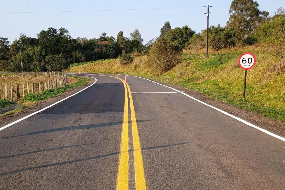 DER promove melhorias na PR-272 em Tomazina