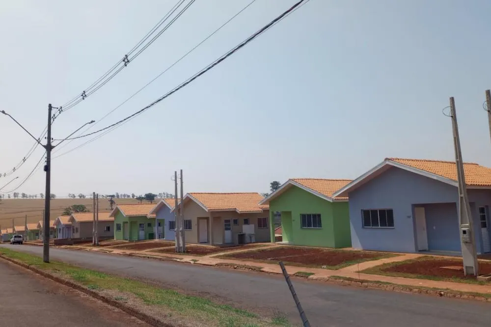 Cohapar entrega 50 casas para famílias de Ribeirão Claro