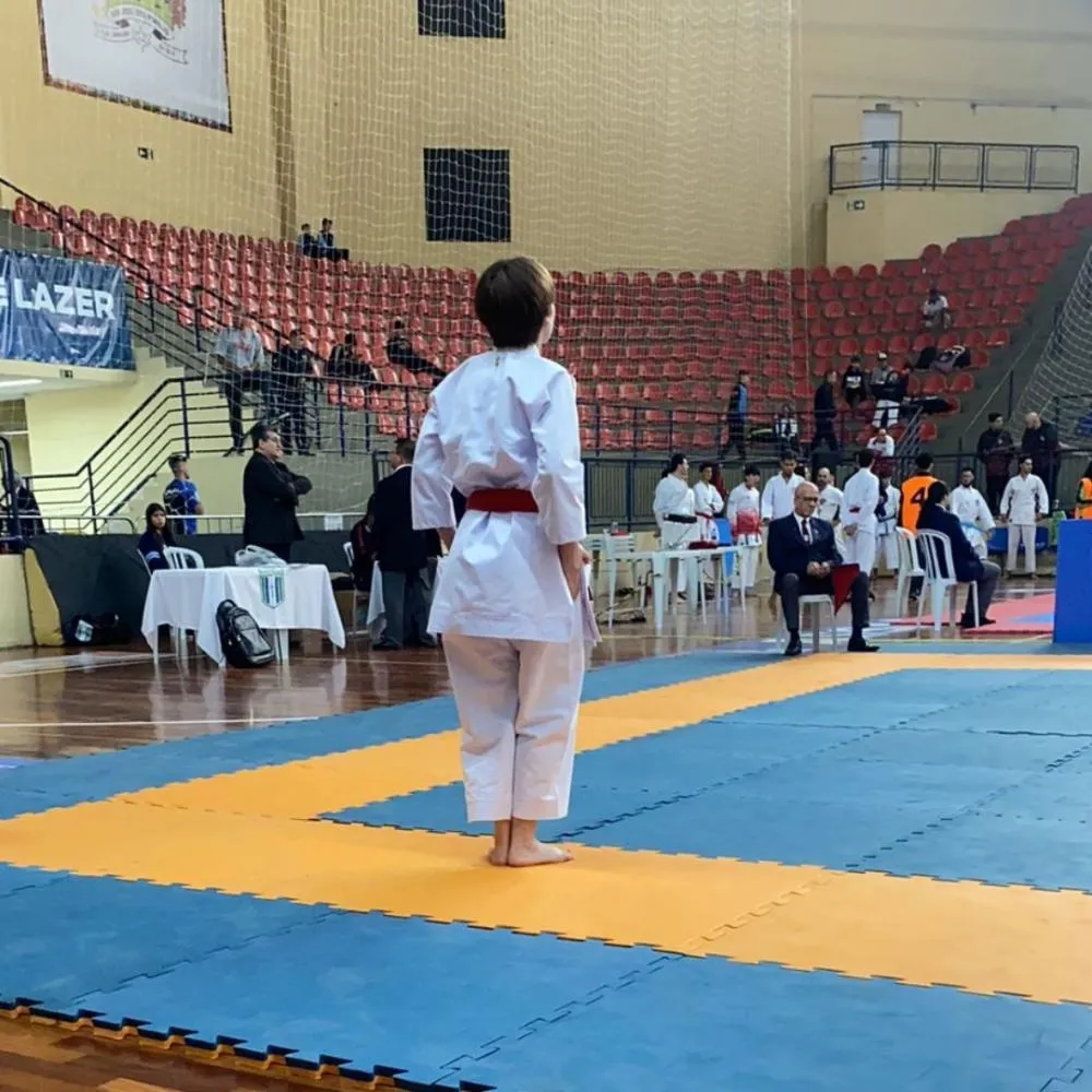 Atleta de Siqueira Campos está entre as três melhores karatecas do Paraná
