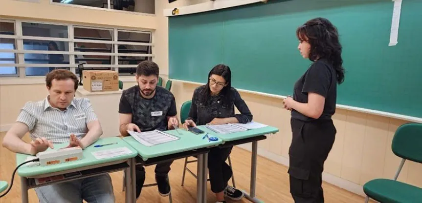 No Paraná, mesários têm direito à isenção de taxa de inscrição em concurso público e meia-entrada em shows