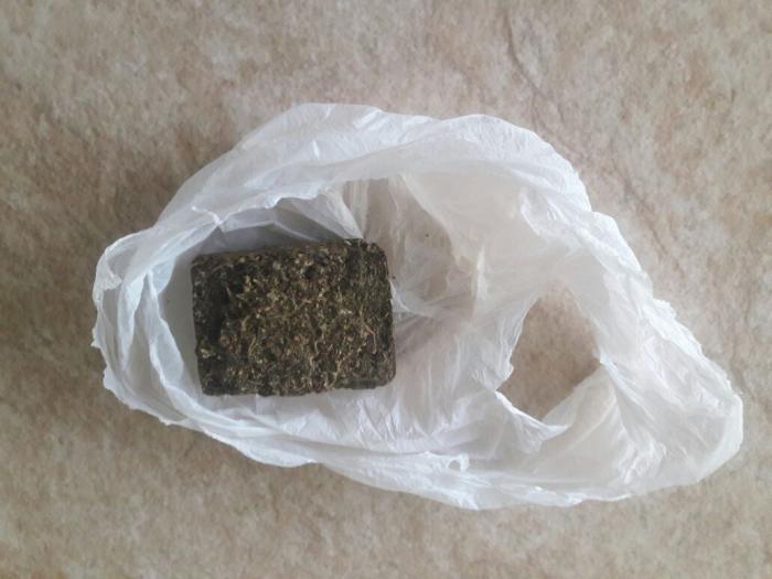 Adolescentes são apreendidos vendendo drogas em escola