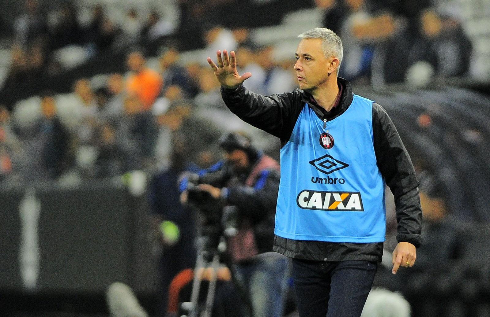 Tiago Nunes destaca equilíbrio do Atlético nos últimos jogos