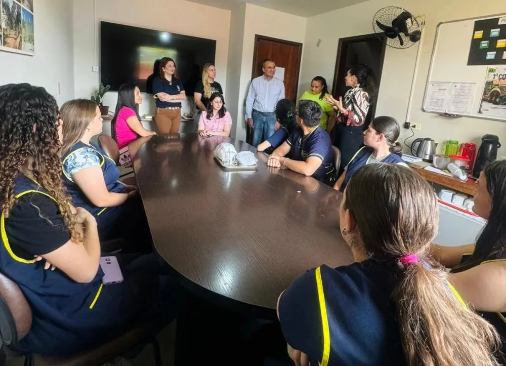 Prefeitura de Arapoti lança programa piloto de estágio remunerado para alunos do magistério