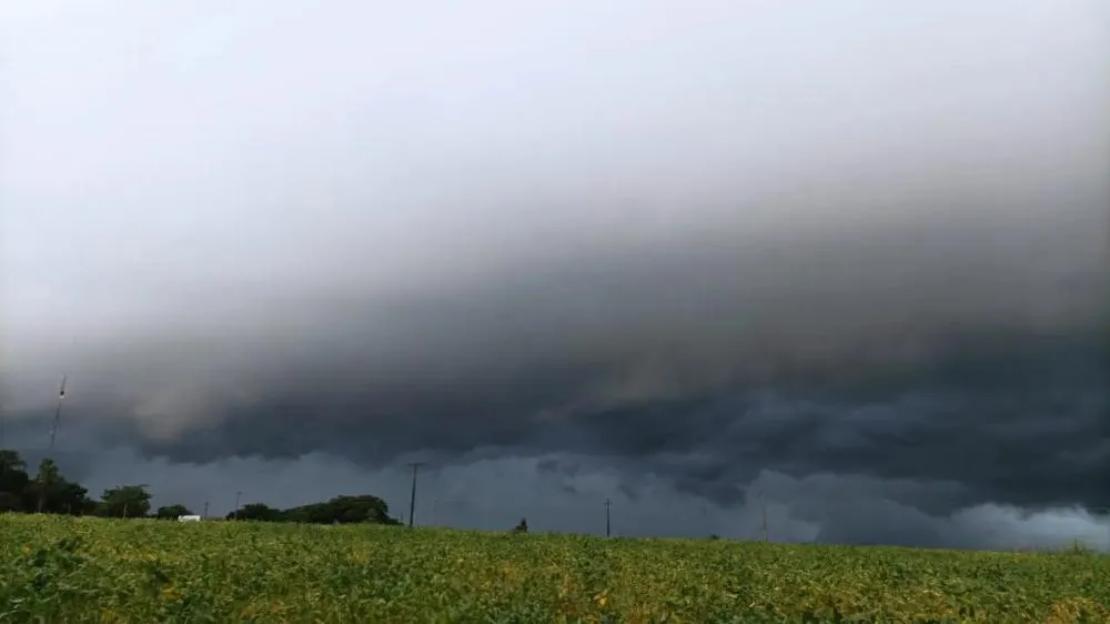 INMET emite alerta amarelo de chuvas e tempestades no Paraná