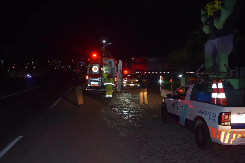 Jovem é atropelado por carreta na PR-092
