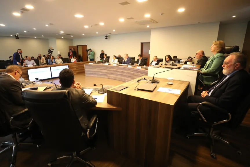 Deputados demonstram preocupação com à dengue durante encontro com secretário da Saúde