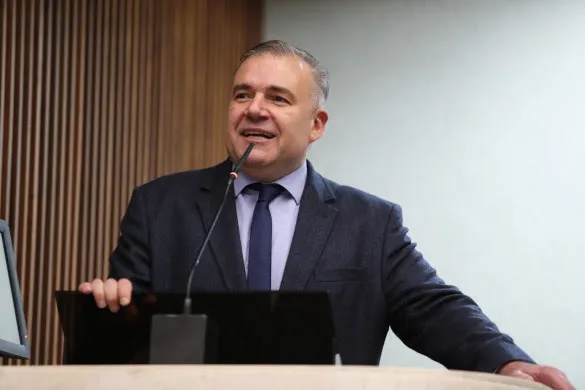 CCJ aprova programa de prevenção e cuidados para adolescentes no “Novembrinho Azul”