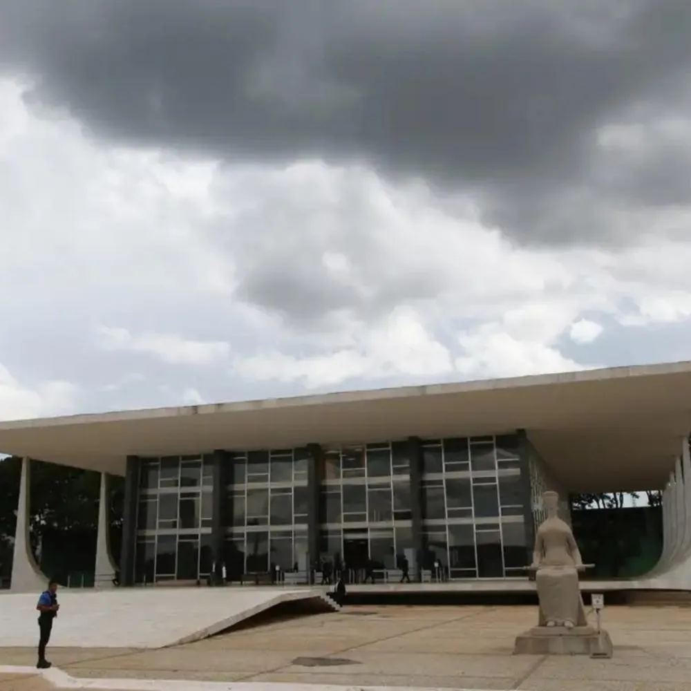 STF suspende regra sobre aposentadoria de policiais