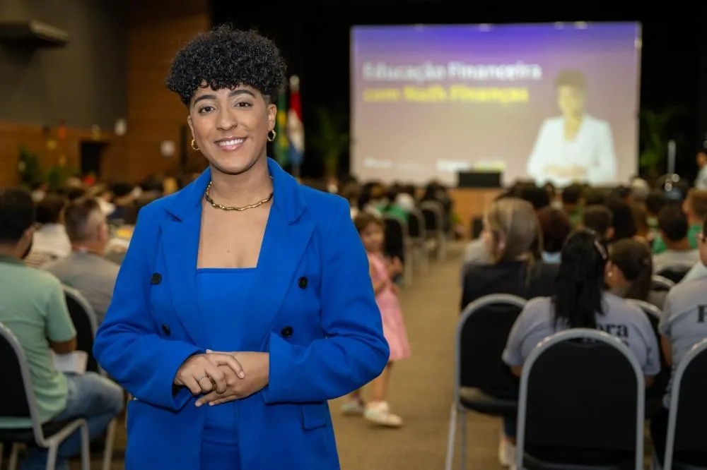 Nath Finanças faz palestra em Itaipu para jovens aprendizes, estagiários e terceirizados