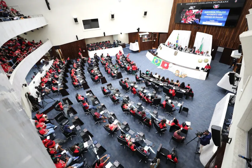 Deputados recebem reivindicações do “Movimento Sem Terrinha do Paraná”