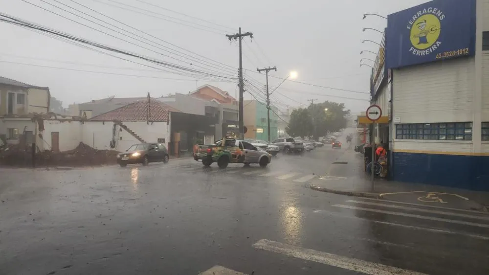 Norte Pioneiro está em alerta laranja para tempestades
