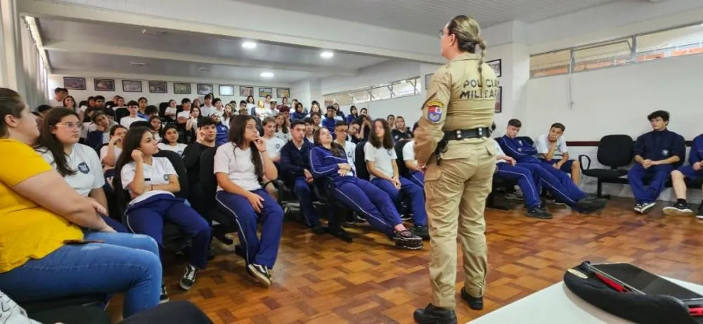 Patrulha Maria da Penha promove ações educativas em Siqueira Campos