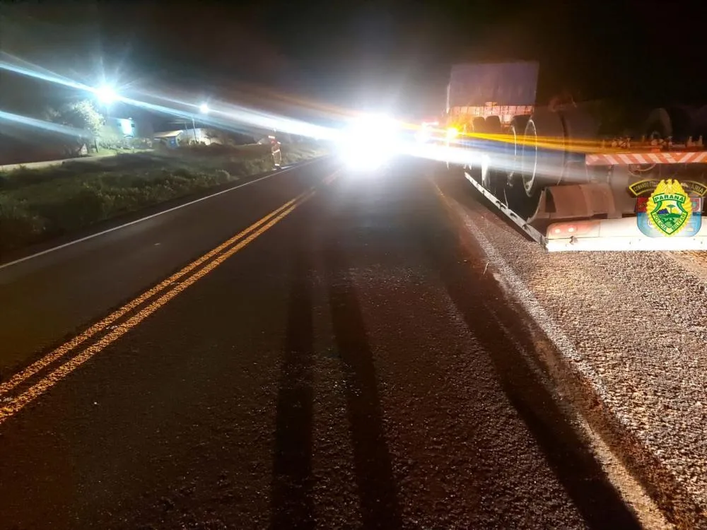 Caminhoneiro bêbado é preso após tombar carreta em Wenceslau Braz