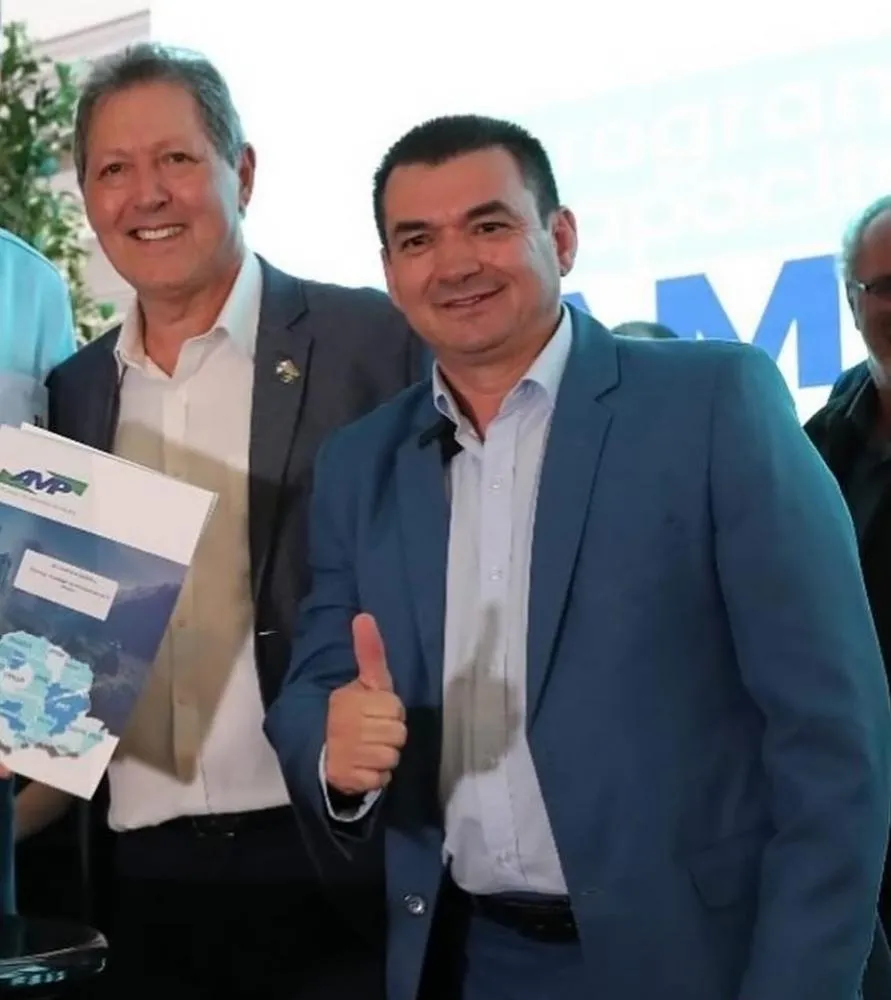 Prefeitos eleitos e reeleitos da Amunorpi participam de reunião em Londrina