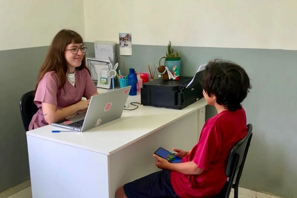 Em 2024, mais de quatrocentos mil adolescentes já foram atendidos pelo SUS no Paraná