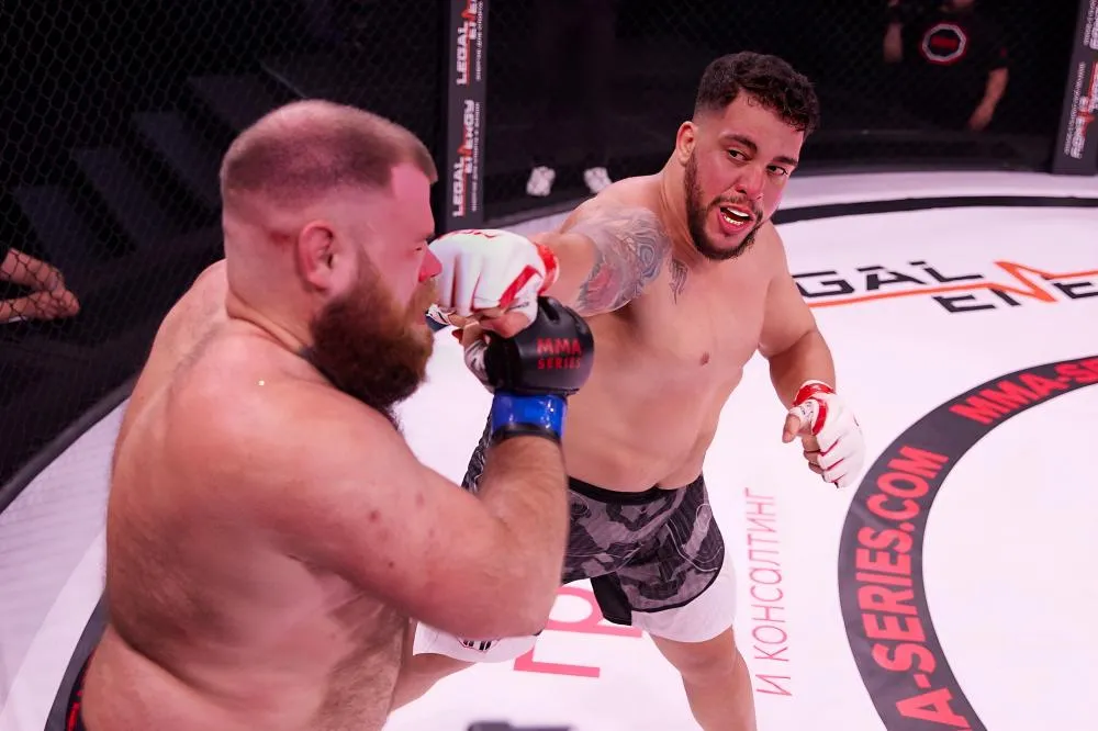 Atleta siqueirense vai representar o Brasil em campeonato Russo de MMA