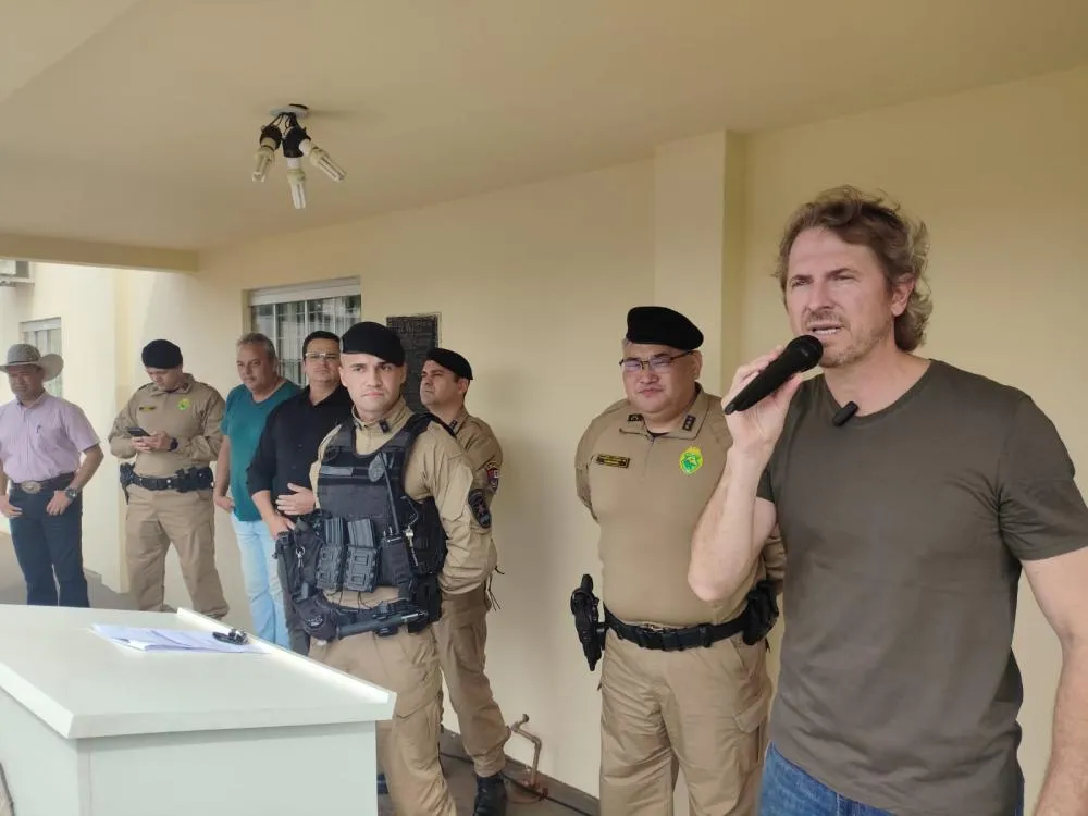 Deputado Zeca Dirceu entrega viatura semi blindada para a Rotam do 7º BPM