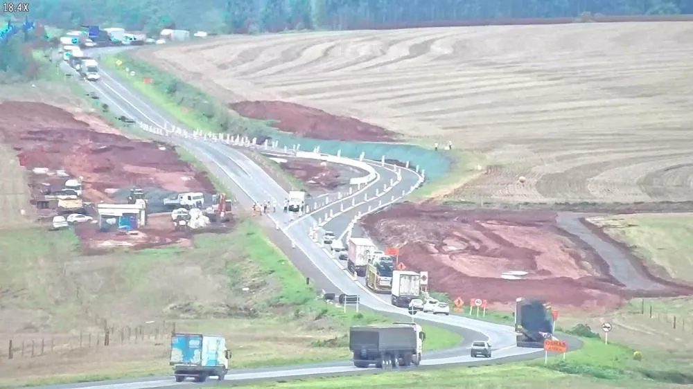 Rodovia entre Jaguariaíva e Sengés tem desvio para construção de praça do pedágio