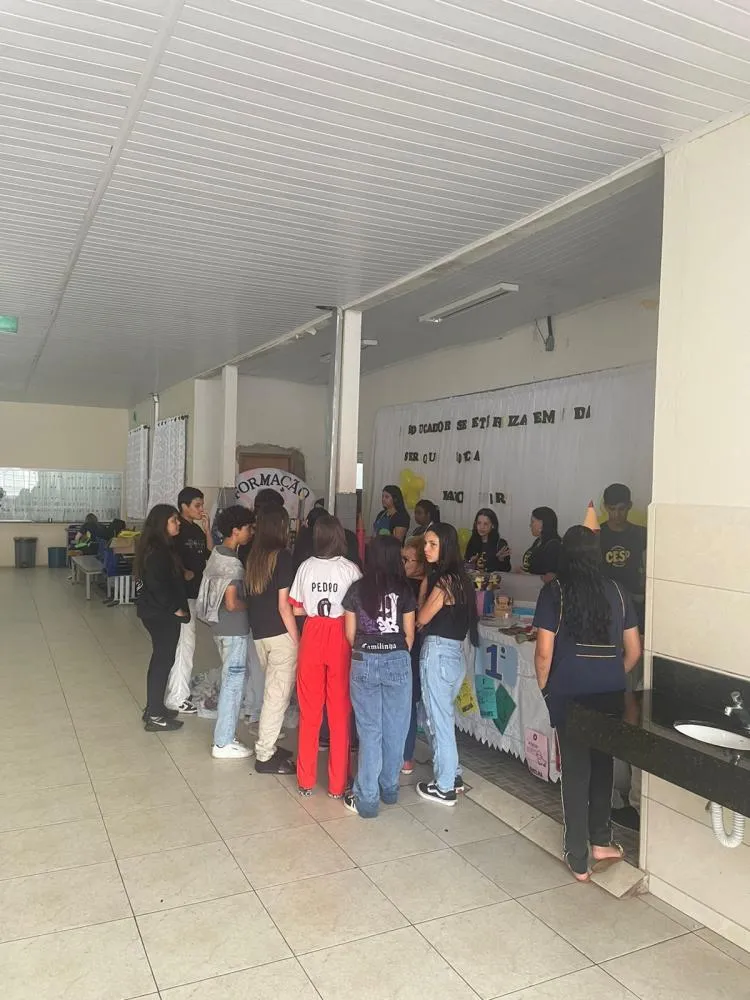 Estudantes de Wenceslau Braz promovem feira de profissões