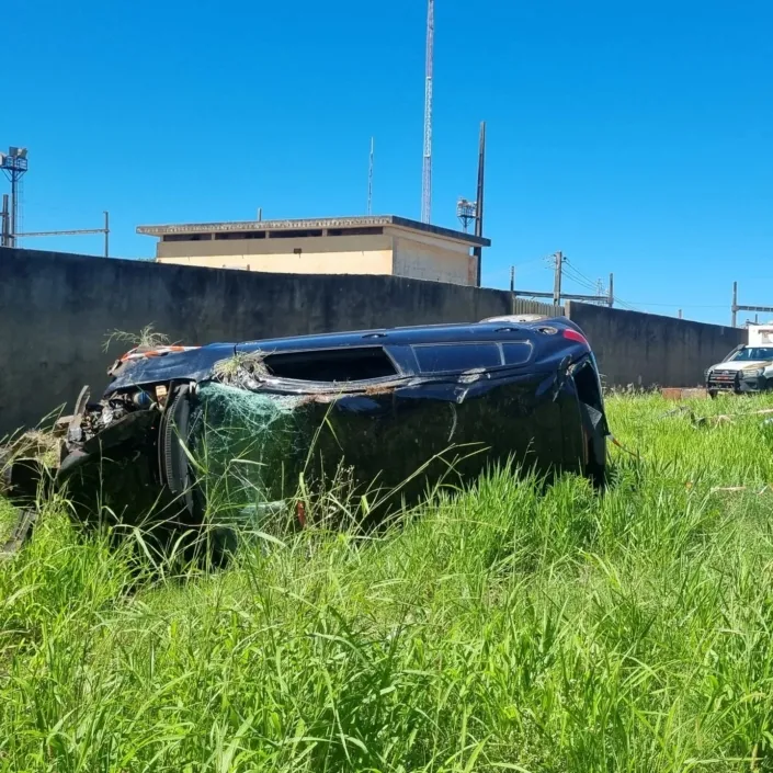 Carro capota e motorista morre no Norte Pioneiro