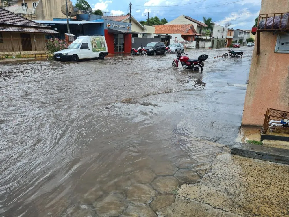 Temporais da terça-feira causam estragos e alagamentos no Norte Pioneiro