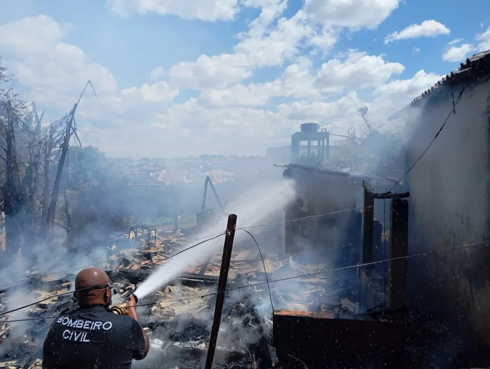 Família brazense que teve perda total após incêndio pede ajuda da população