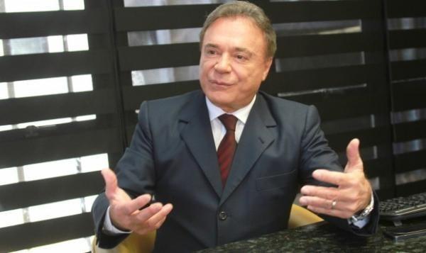 Alvaro Dias oficializa candidatura à presidência da República