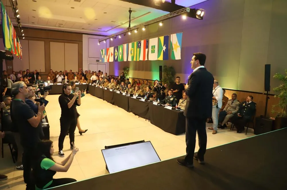 Ratinho Junior ressalta bons índices da segurança do Paraná em reunião com PMs de todo o Brasil