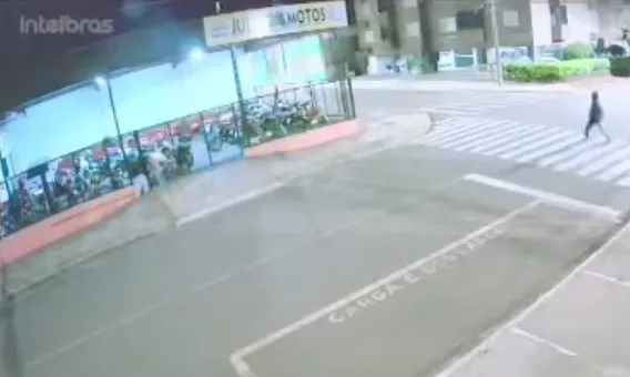 Criminosos furtam seis motos em loja e causam prejuízo de mais de R$ 50 mil