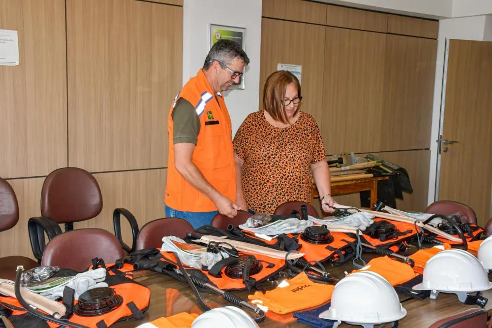 Jaguariaíva recebe equipamentos para combate a incêndios florestais