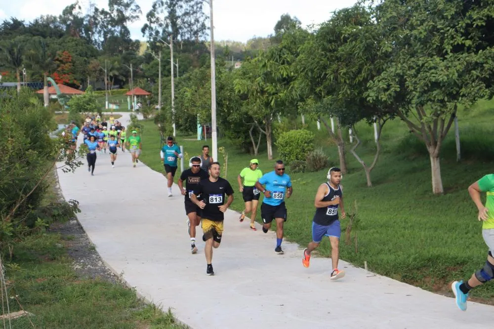Corrida em homenagem à Roseli Machado reúne centenas de atletas em Santana do Itararé