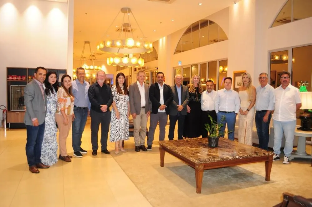 Associações dos Municípios e do Turismo do Norte Pioneiro realizam confraternização