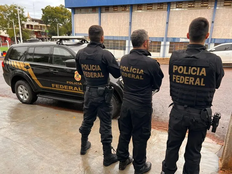 Operação da Polícia Federal mira policiais corruptos no Paraná