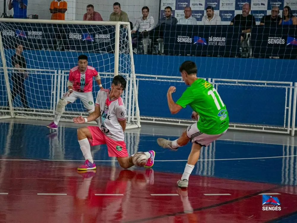 Disputa acirrada marca final de campeonato em Sengés