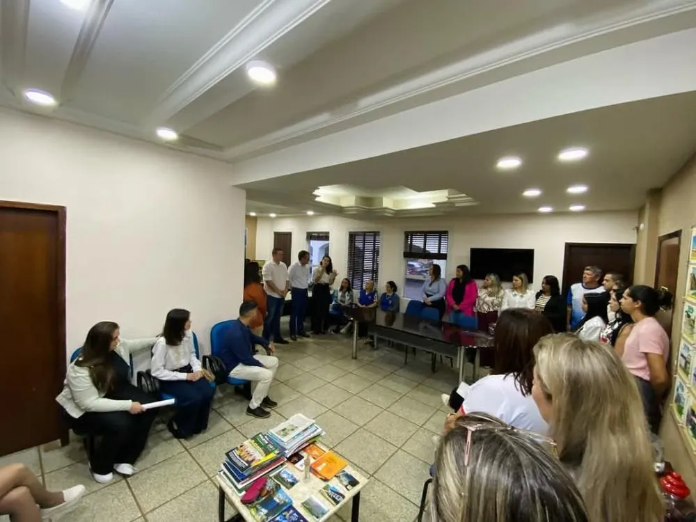 Arapoti empossa diretores e coordenadores para o ano letivo de 2025