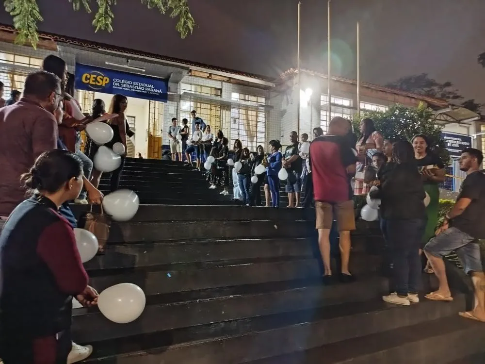 Lágrimas e emoção marcam última homenagem para formandos em Wenceslau Braz