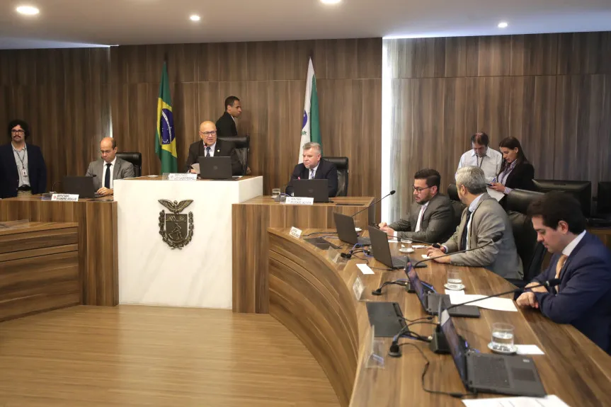 Deputados aprovam orçamento do governo para 2025