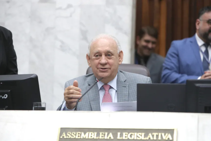 Deputados parabenizam e reconhecem o trabalho do presidente Ademar Traiano