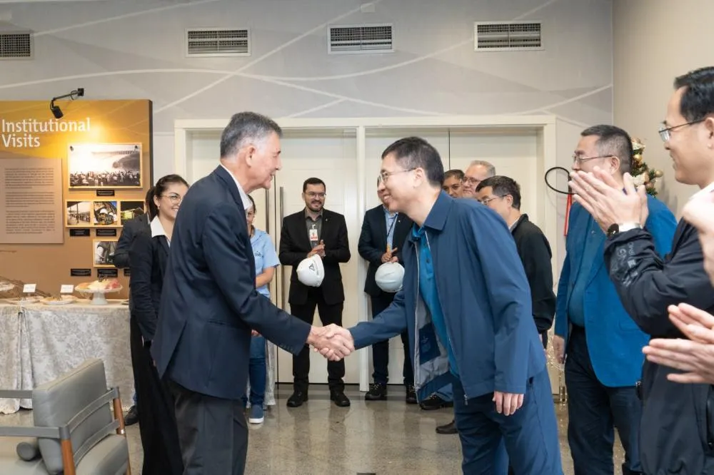 Itaipu recebe comitiva da corporação chinesa Três Gargantas