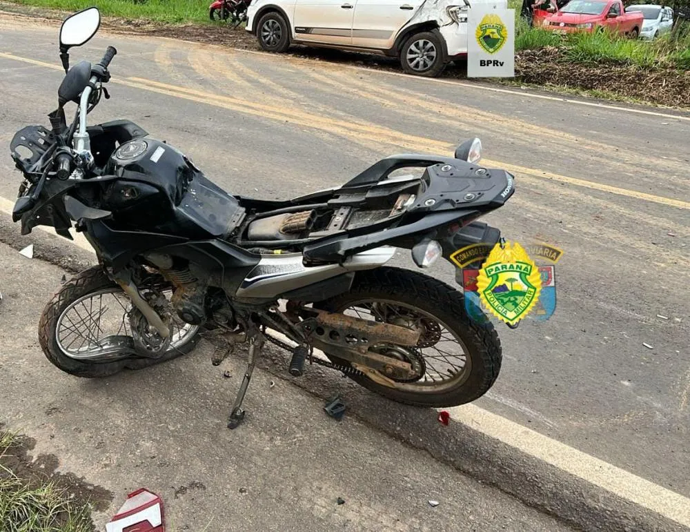 Colisão entre moto e carro deixa dois feridos em Japira