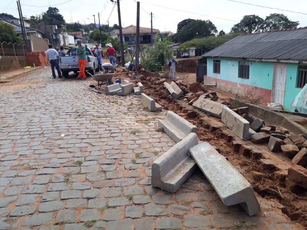 Prefeitura de Wenceslau Braz faz obras de  infraestrutura em cinco ruas nas últimas semanas