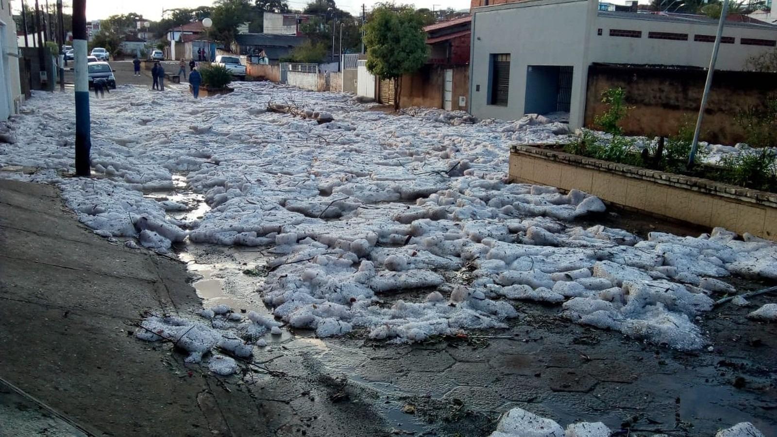 Itapeva e Itararé tem ruas cobertas por “Mar de Gelo”