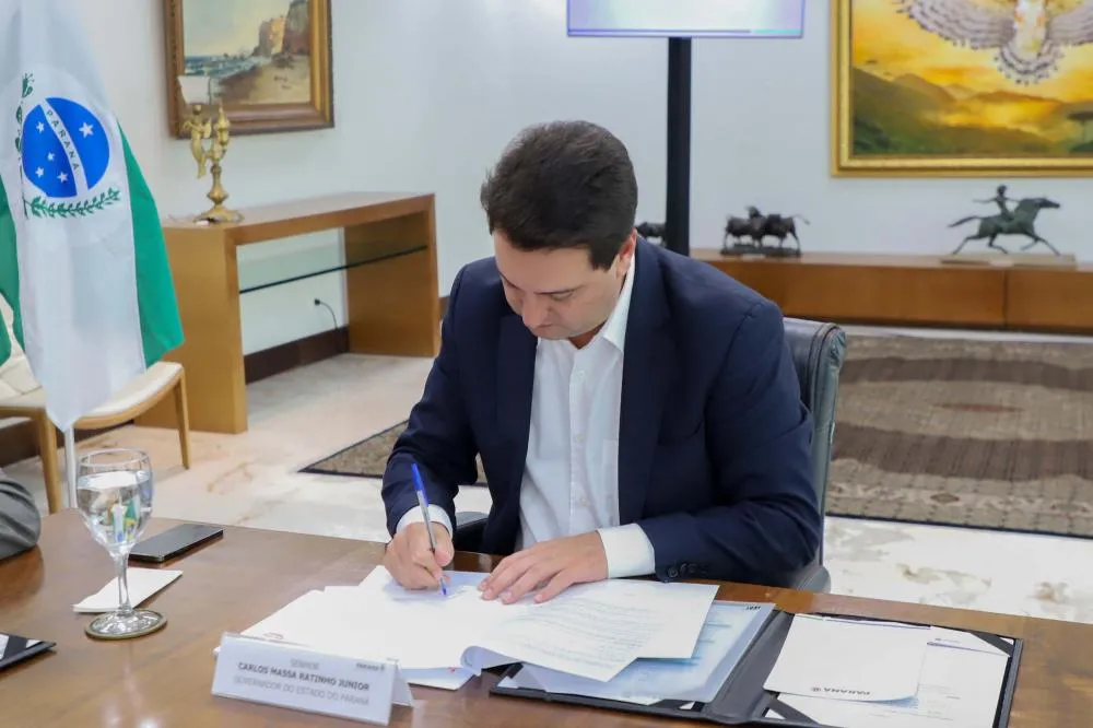 Estado contrata mais de mil professores e anuncia progressão para docentes